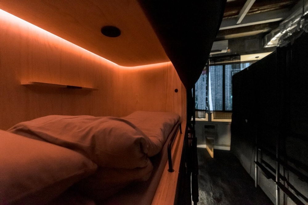 Sleeep - Capsule Hotel 6/24