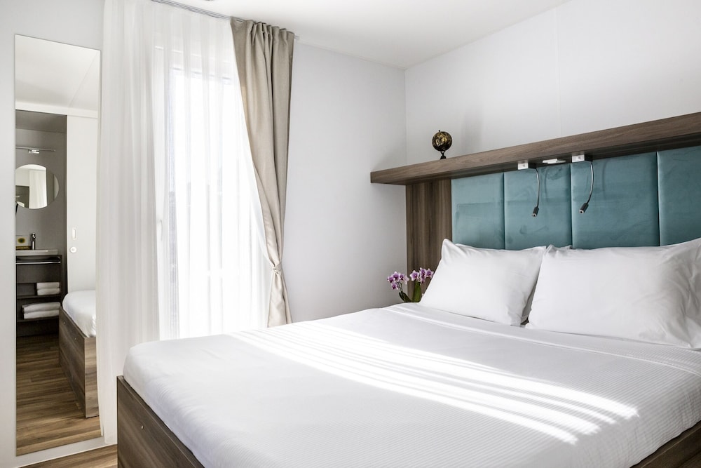 Suite, Double Bed, Front View