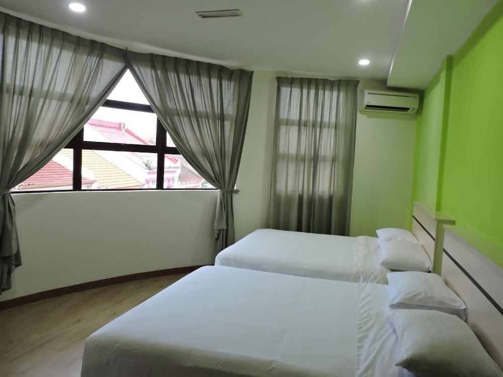 Merlin Hotel 18/38