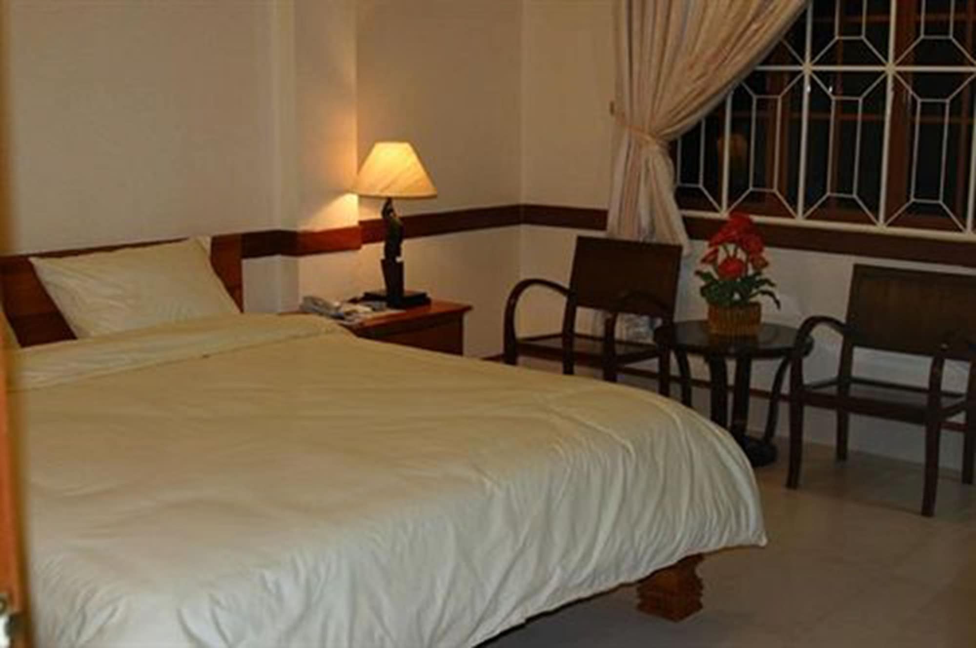 DELUXE, TWIN BEDS