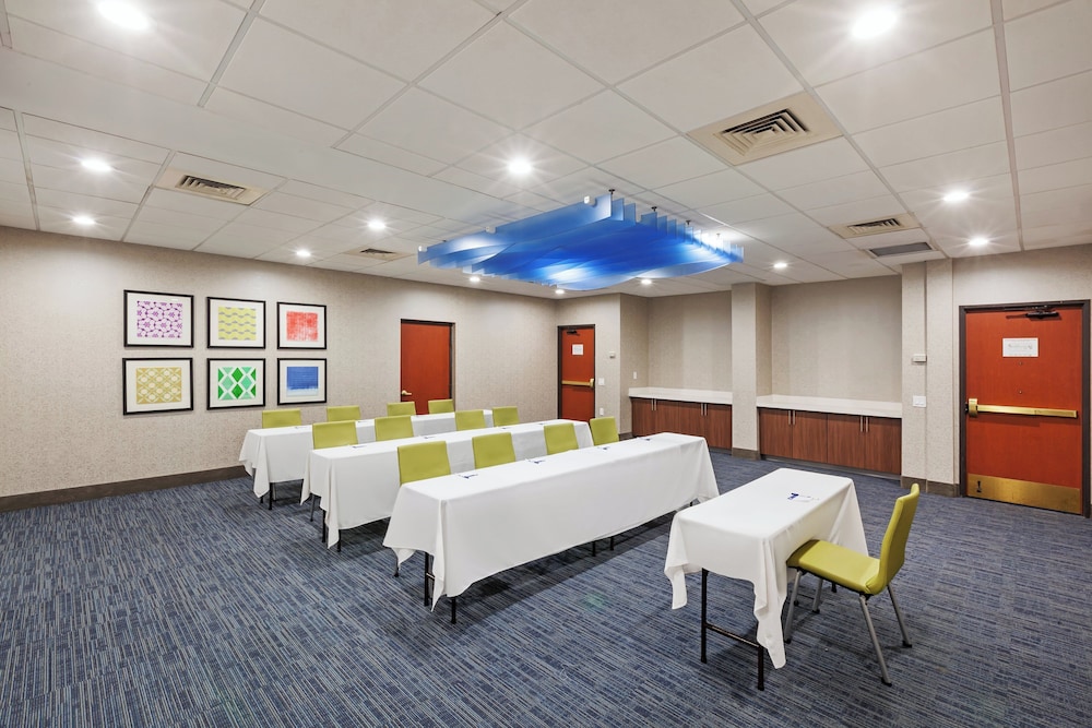Holiday Inn Express and Suites Houston - Memorial Park Area 16/45