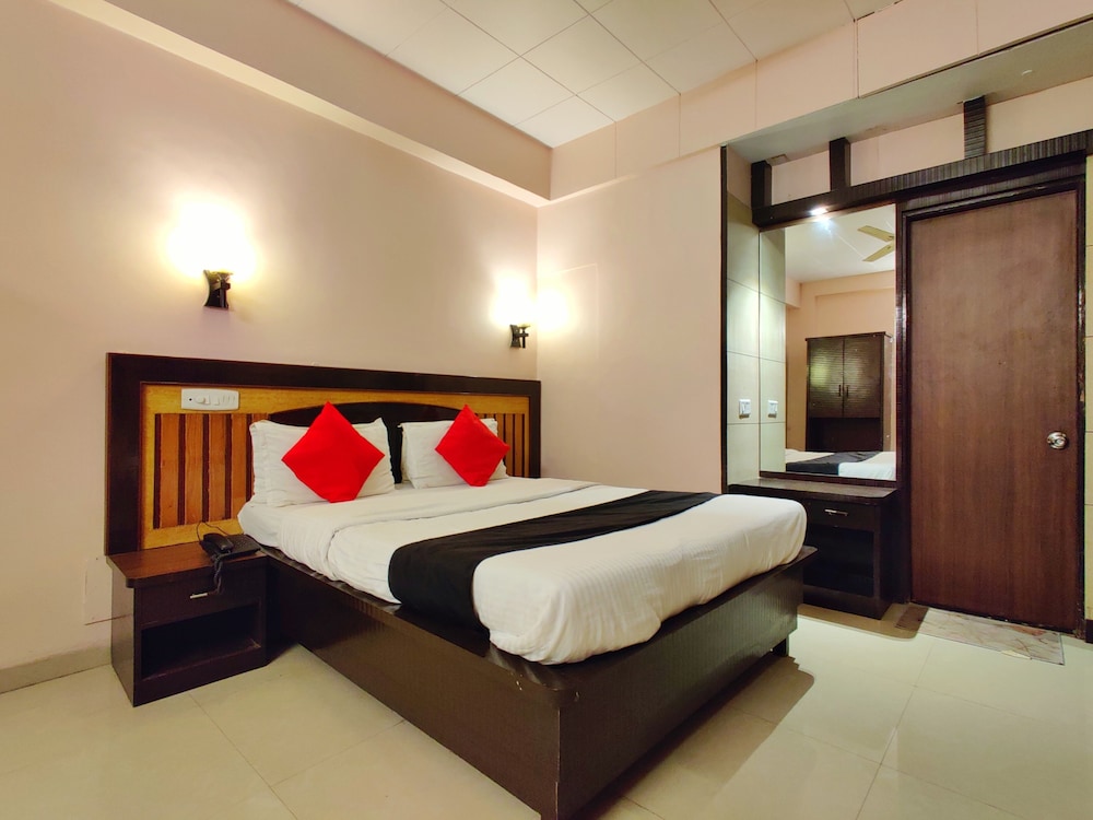 STANDARD, QUEEN BED