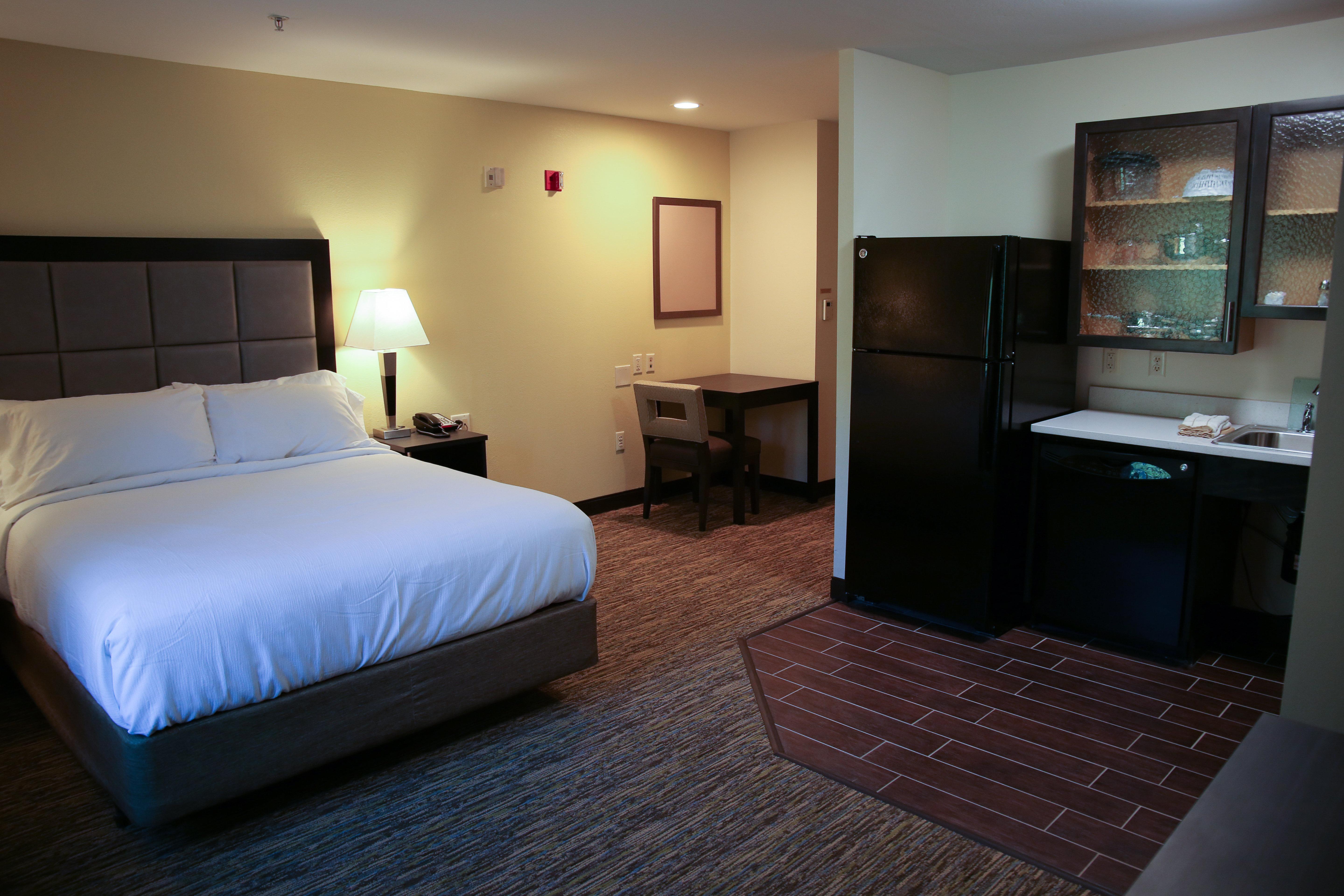 جناح بسرير كوين، Candlewood Suites Portland - Scarborough, An IHG Hotel 2/3
