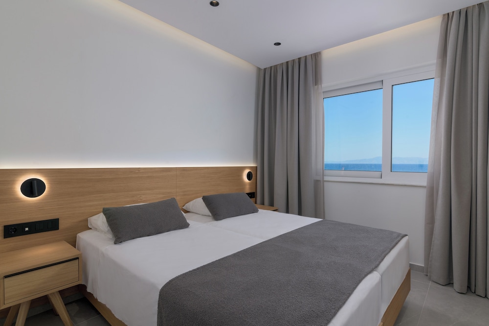 2 Bedrooms, Superior, Apartment, Twin Beds, Beach Front, Sea View, Wing 6