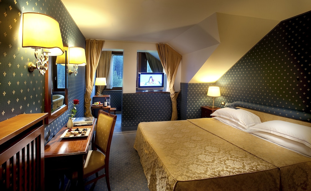 Th Madonna Di Campiglio Golf Hotel 24/74