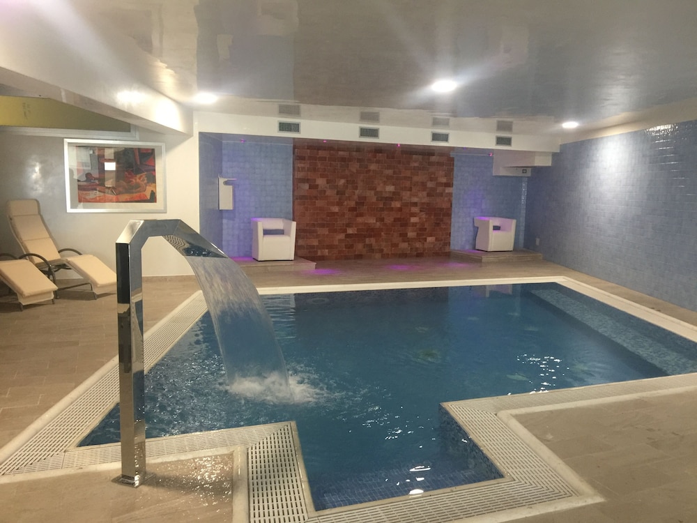 HOTEL FERRETTI 7/69