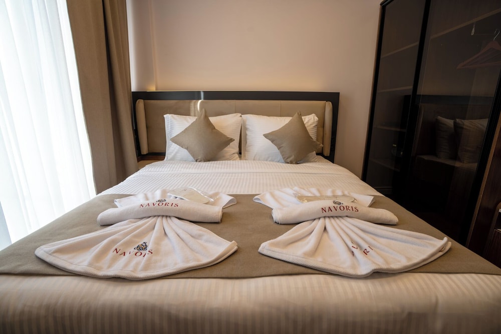 STANDARD, DOUBLE BED, CITY VIEW