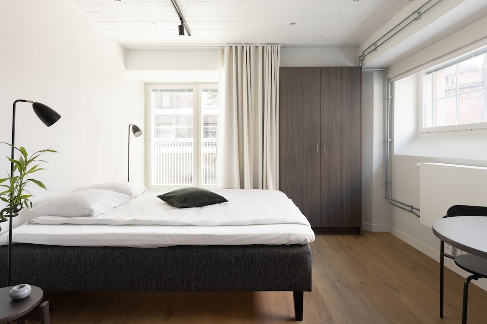 Medium, Studio, Queen Bed