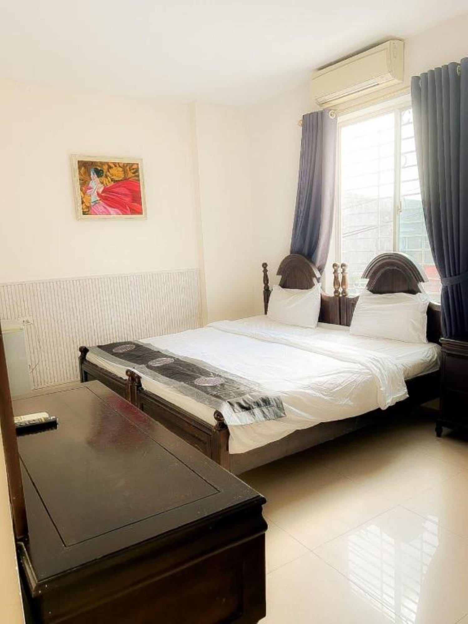 ROOM, TWIN BEDS