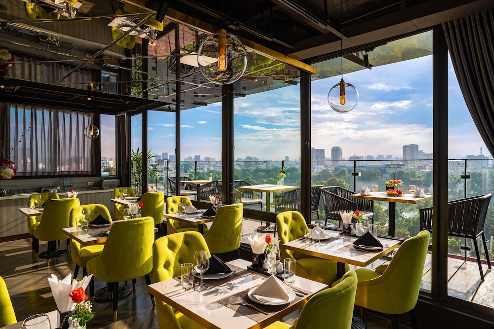 Authentic Hanoi Boutique Hotel 52/64