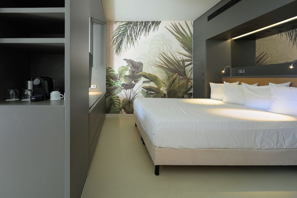 Papagayo Beach Hotel 24/76