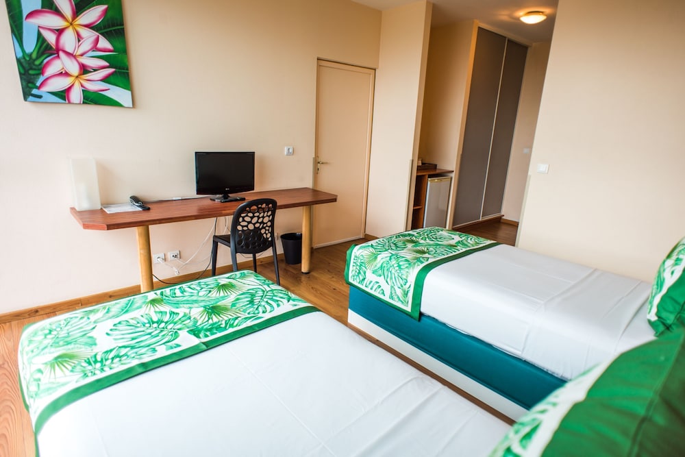 Tahiti Airport Motel 38/64