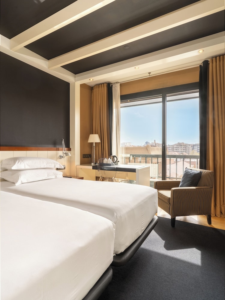 غرفة قياسية بسرير كوين، U232 Hotel 4/8