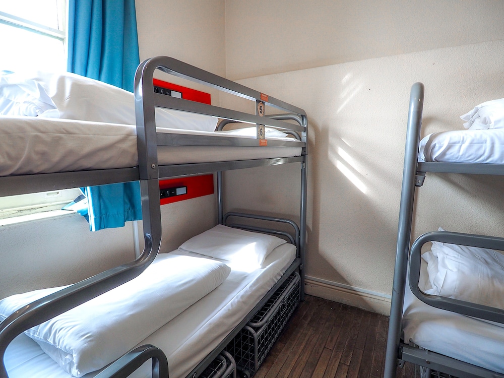 MIXED DORM, 8 BEDS, SHARED BATHROOM