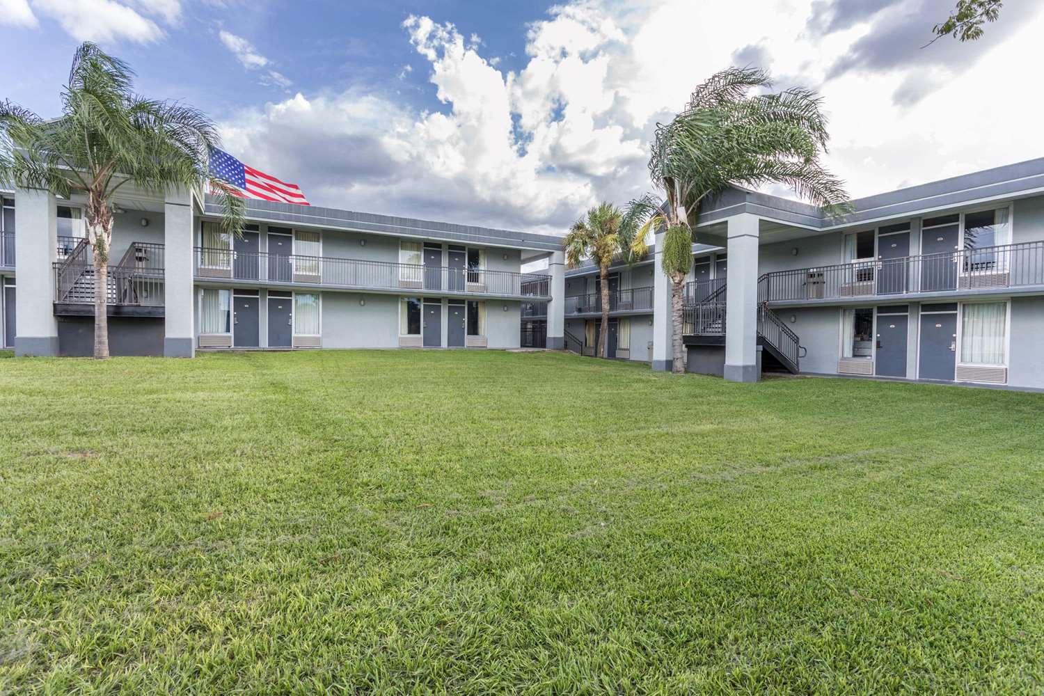 Super 8 by Wyndham Ocala I-75 48/56