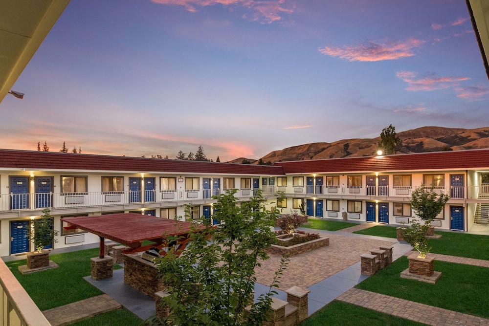 Motel6 Fremont, CA - South 49/57