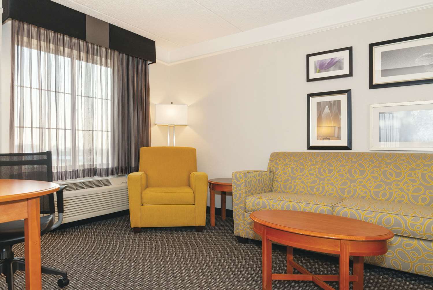 La Quinta Inn & Suites by Wyndham Ontario Airport 37/58