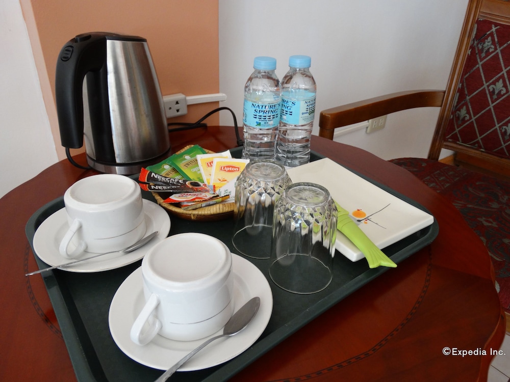 Anda White Beach Resort 48/64