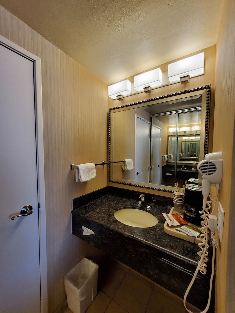 Royal Pacific Motor Inn 59/59
