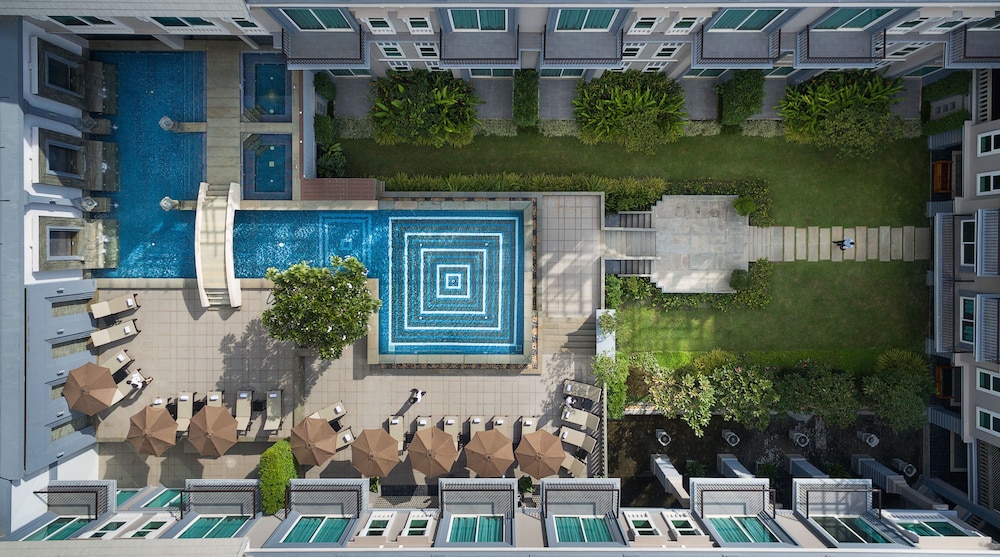 J7 Angkor Hotel 10/72