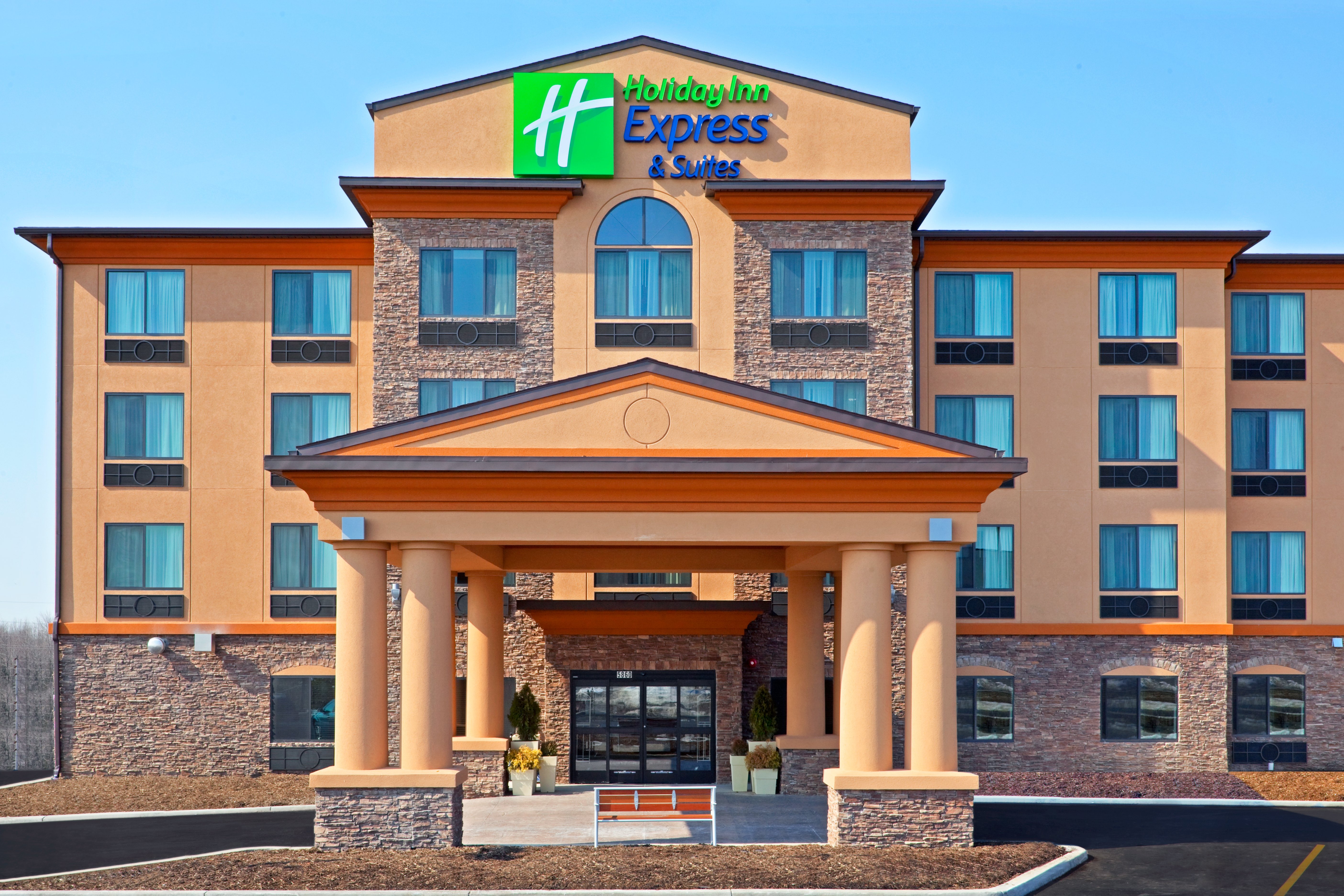 Holiday Inn Express & Suites Syracuse North - Airport Area 5/68