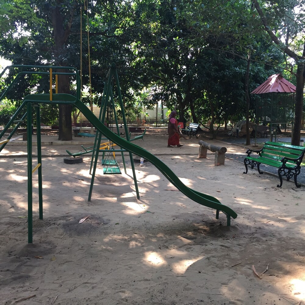 PALM GROVE SERVICE VILLA 31/48