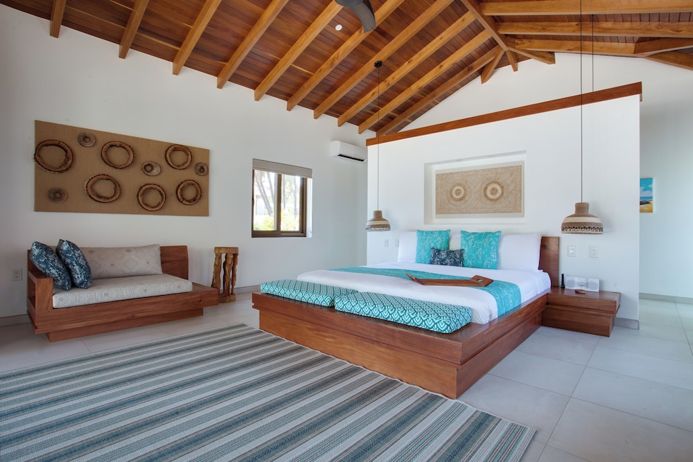 Beach House, Studio, King Bed, Beach Front، Naïa Resort And Spa 3/5