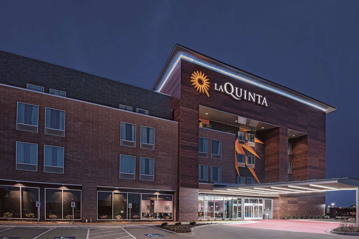 La Quinta Inn & Suites by Wyndham Dallas Grand Prairie North 2/42