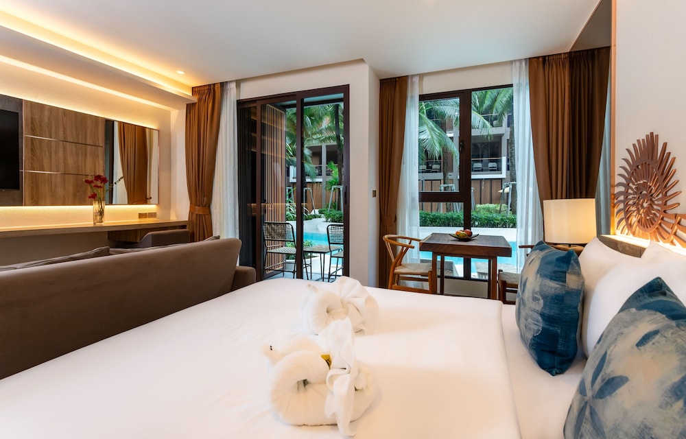 Marin, Island, King Bed, Pool Access
