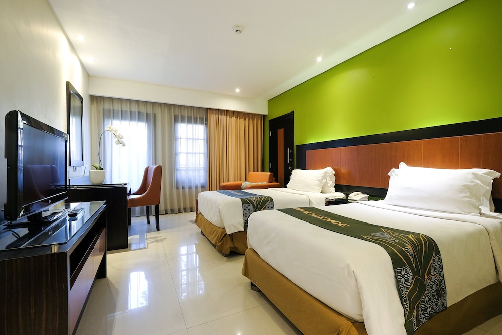Deluxe, Twin Beds, Pool Access