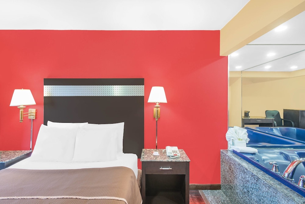 Howard Johnson by Wyndham North Bergen 13/21