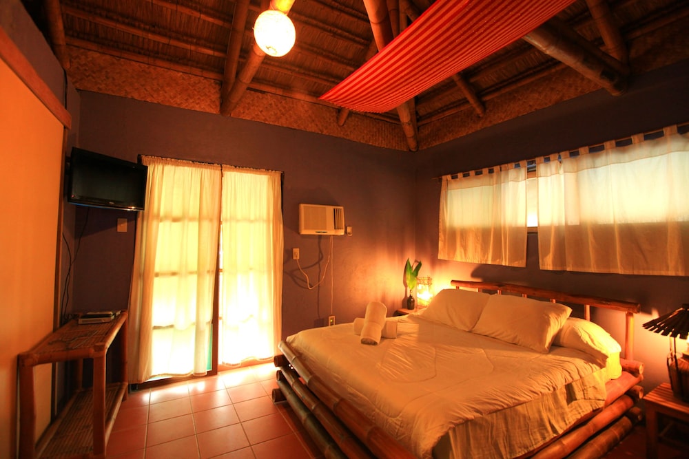 Hannah Hotel 37/54
