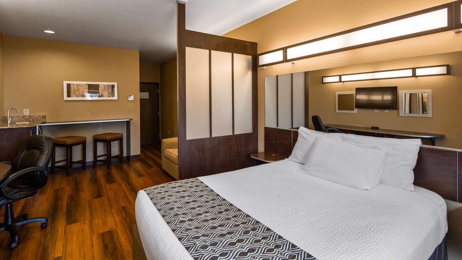 SureStay Plus Hotel by Best Western Buckhannon 8/26
