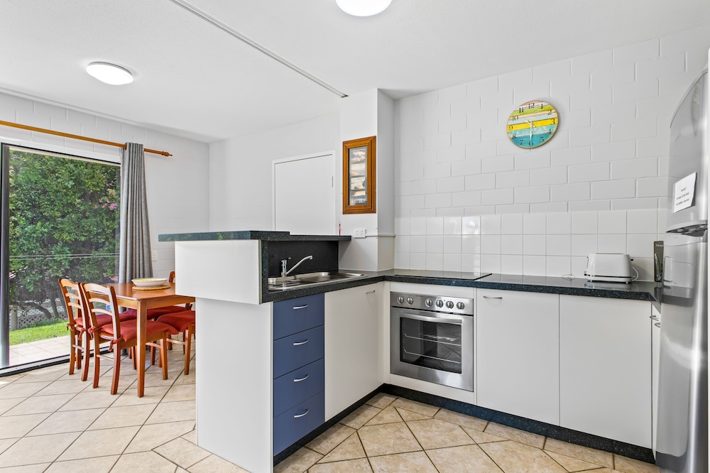 THE ISLANDER HOLIDAY RESORT 30/50