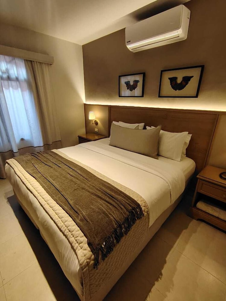 LAS LOMAS CASA HOTEL 23/75
