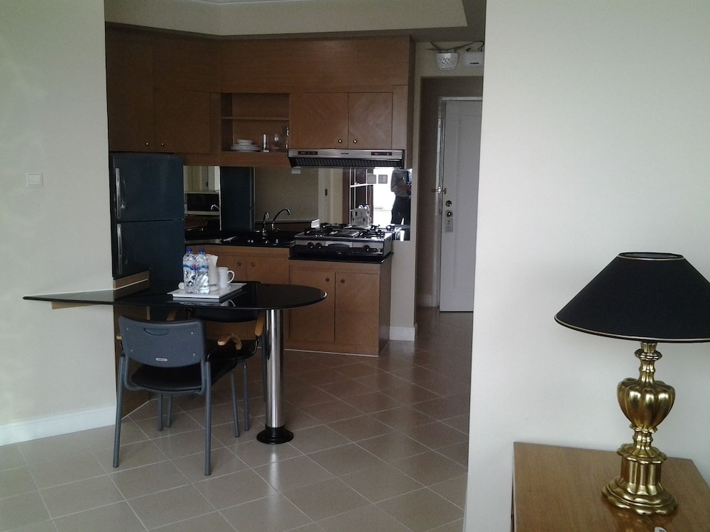 Batavia Apartments Hotel Service Residences 44/52