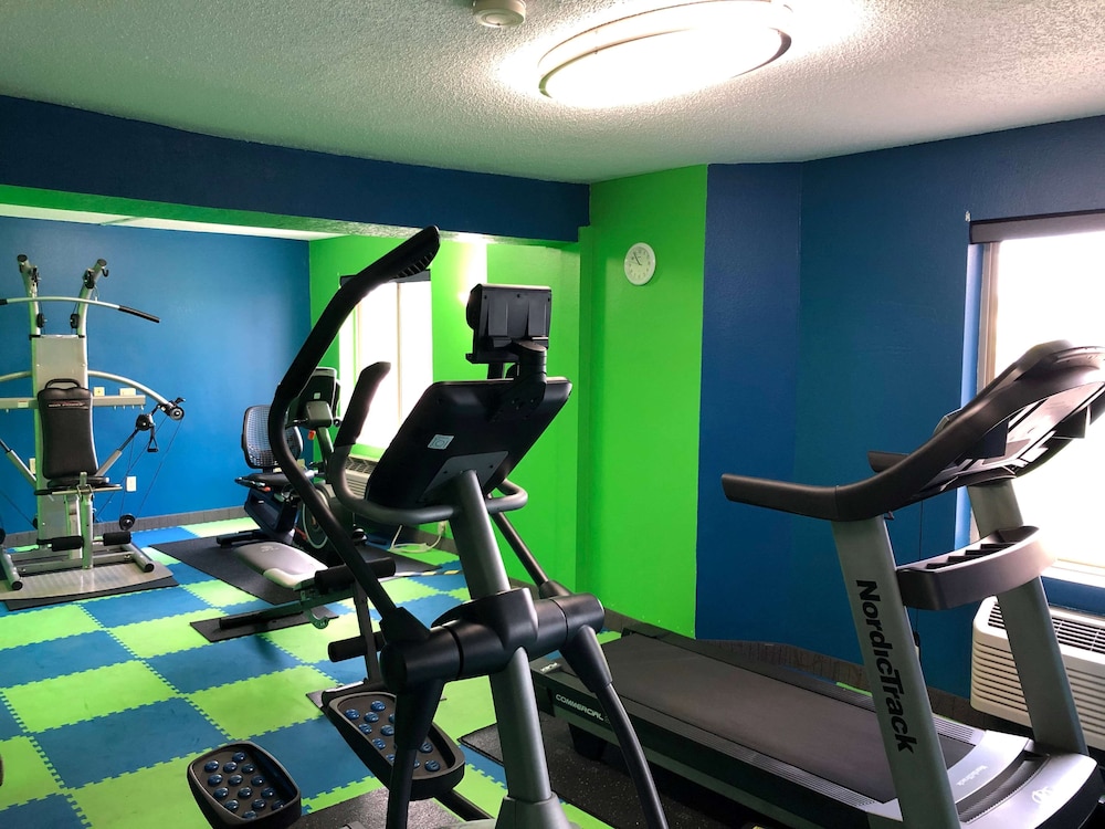 La Quinta Inn & Suites by Wyndham Minneapolis Northwest 25/39