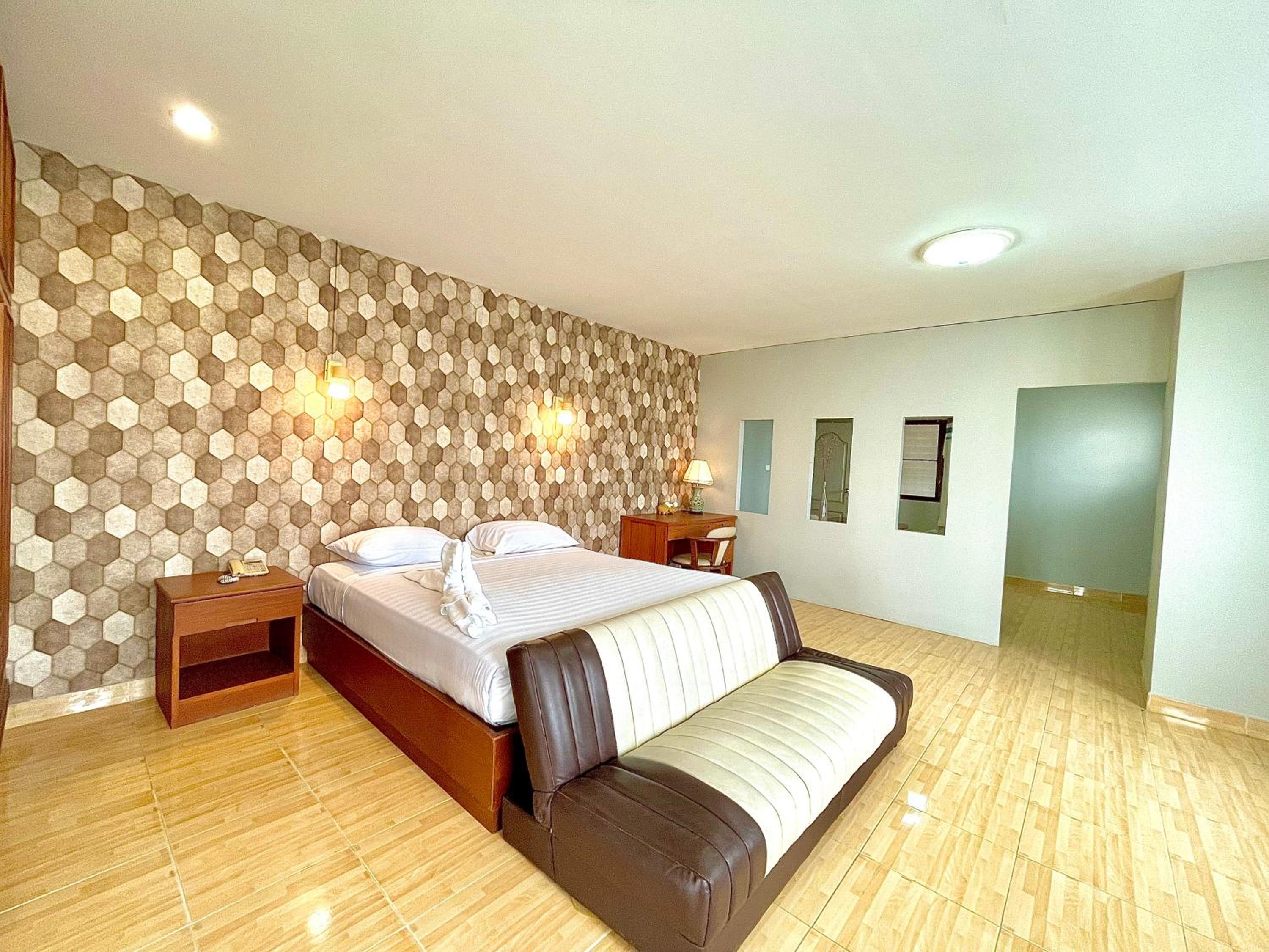 غرفة سوبيريور ثلاثية، Green Beach Pattaya 2/10