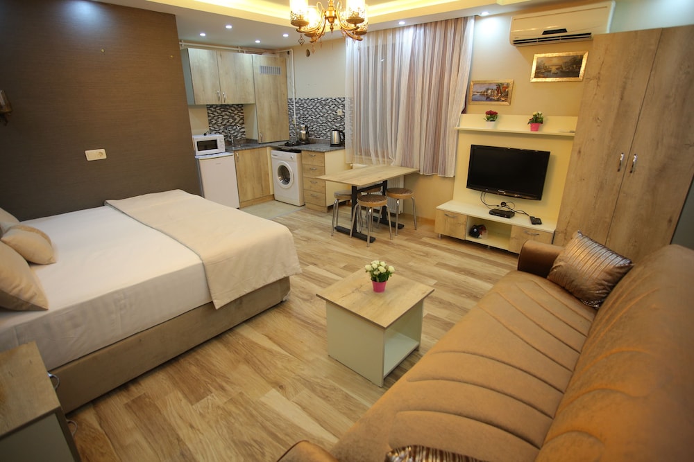 La Casa Suites 8/34