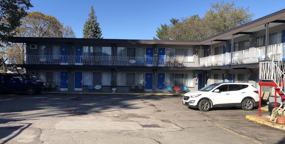 Advance Inn 33/50