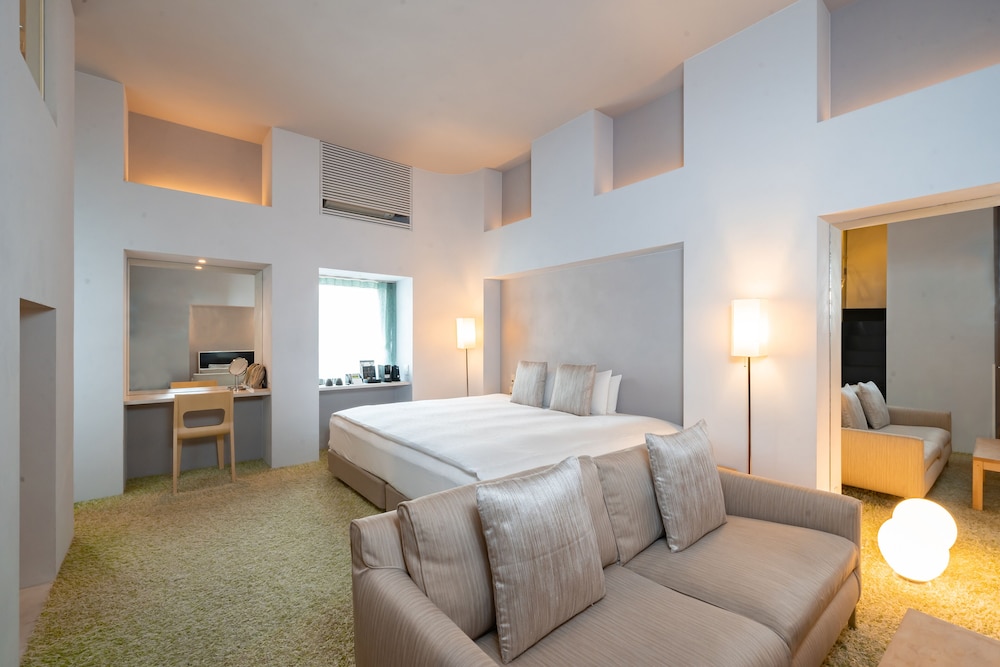 Roppongi Hotel S 19/75
