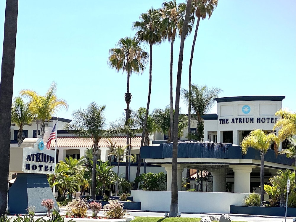 Atrium Hotel at Orange County Airport 8/61