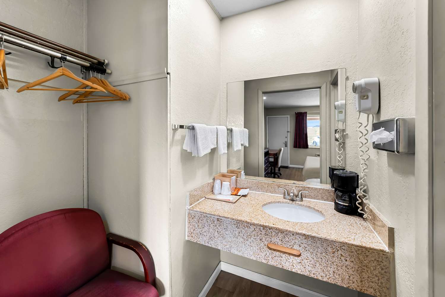 Americas Best Value Inn Marion OH 21/23