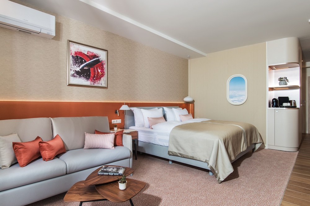 AMELIA HOTEL 16/45
