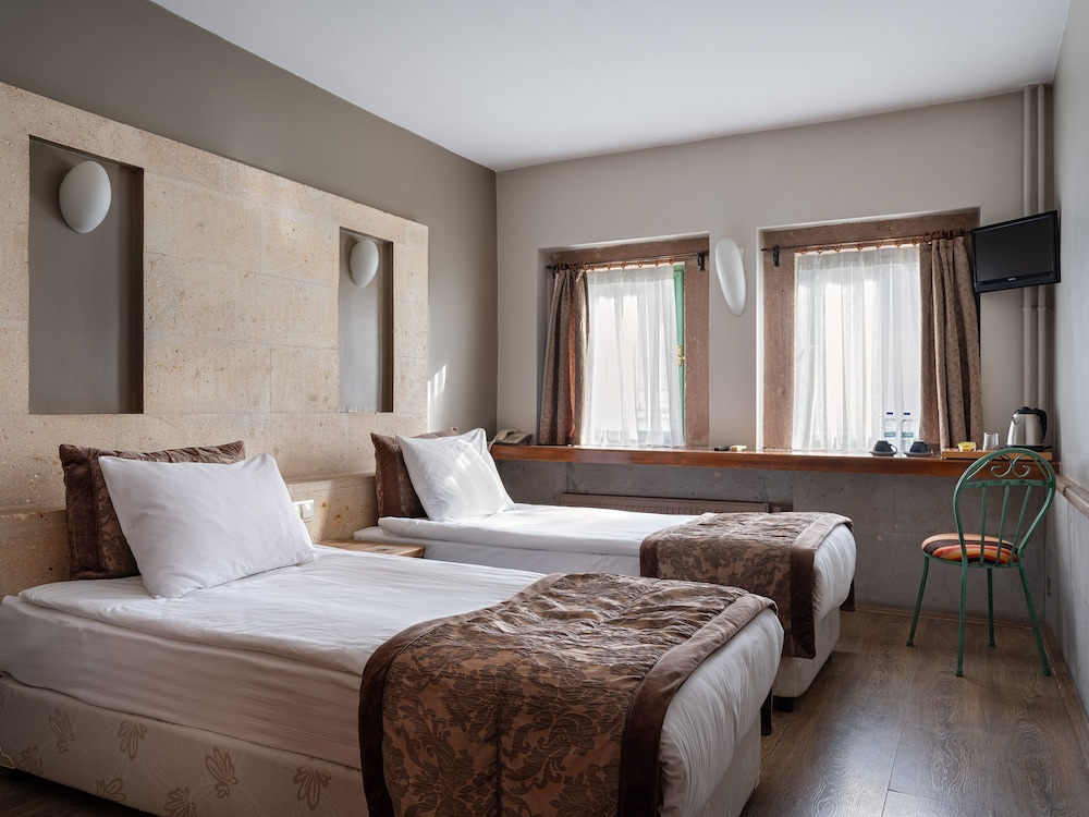 Heybe Hotel 8/50