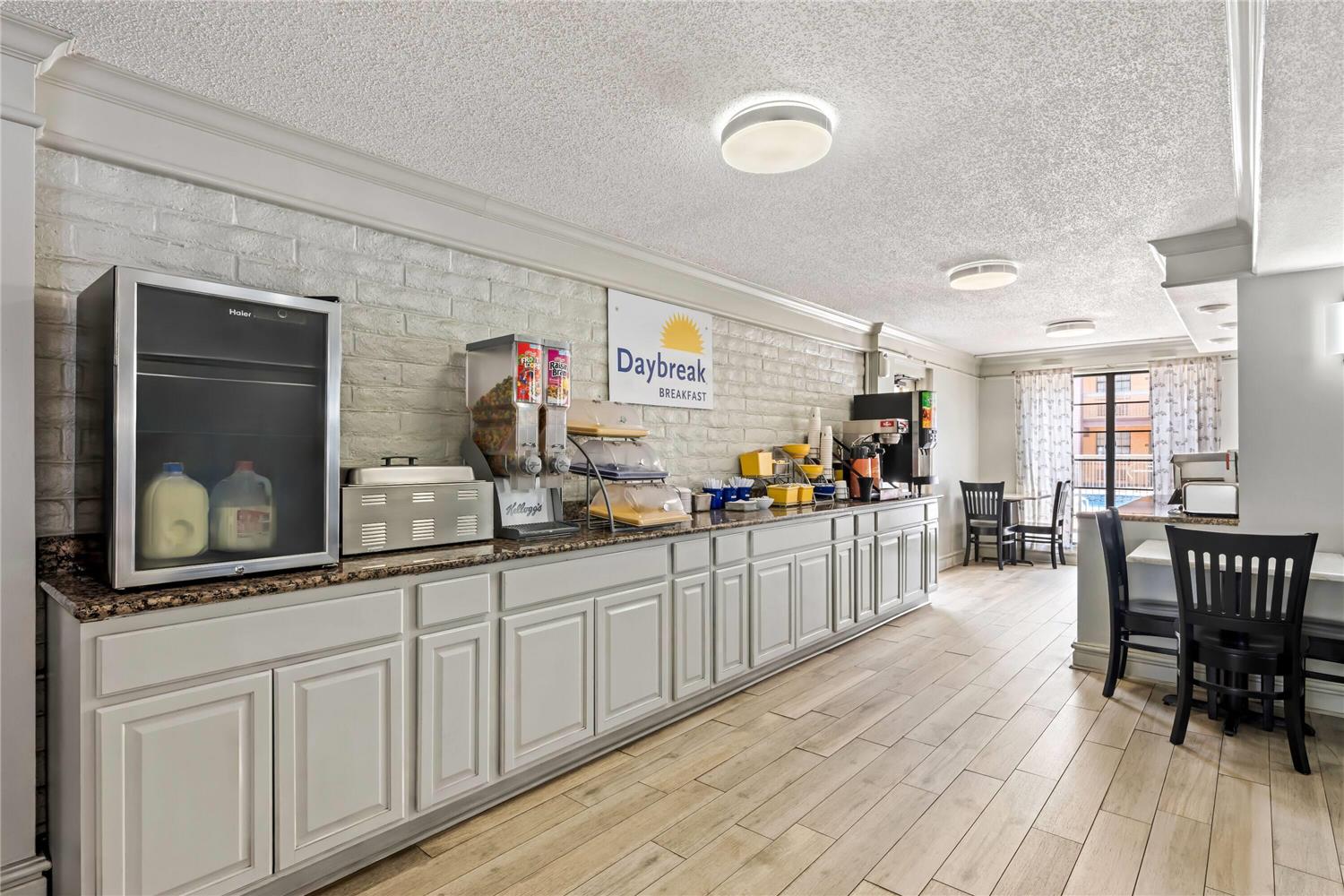 Days Inn By Wyndham Birmingham/West 22/32