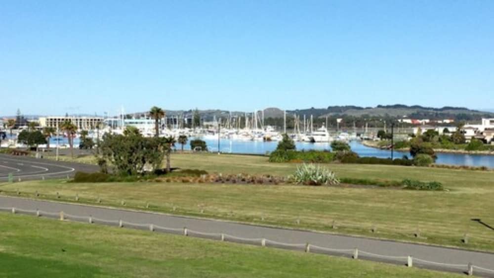 East Pier Hotel 17/26