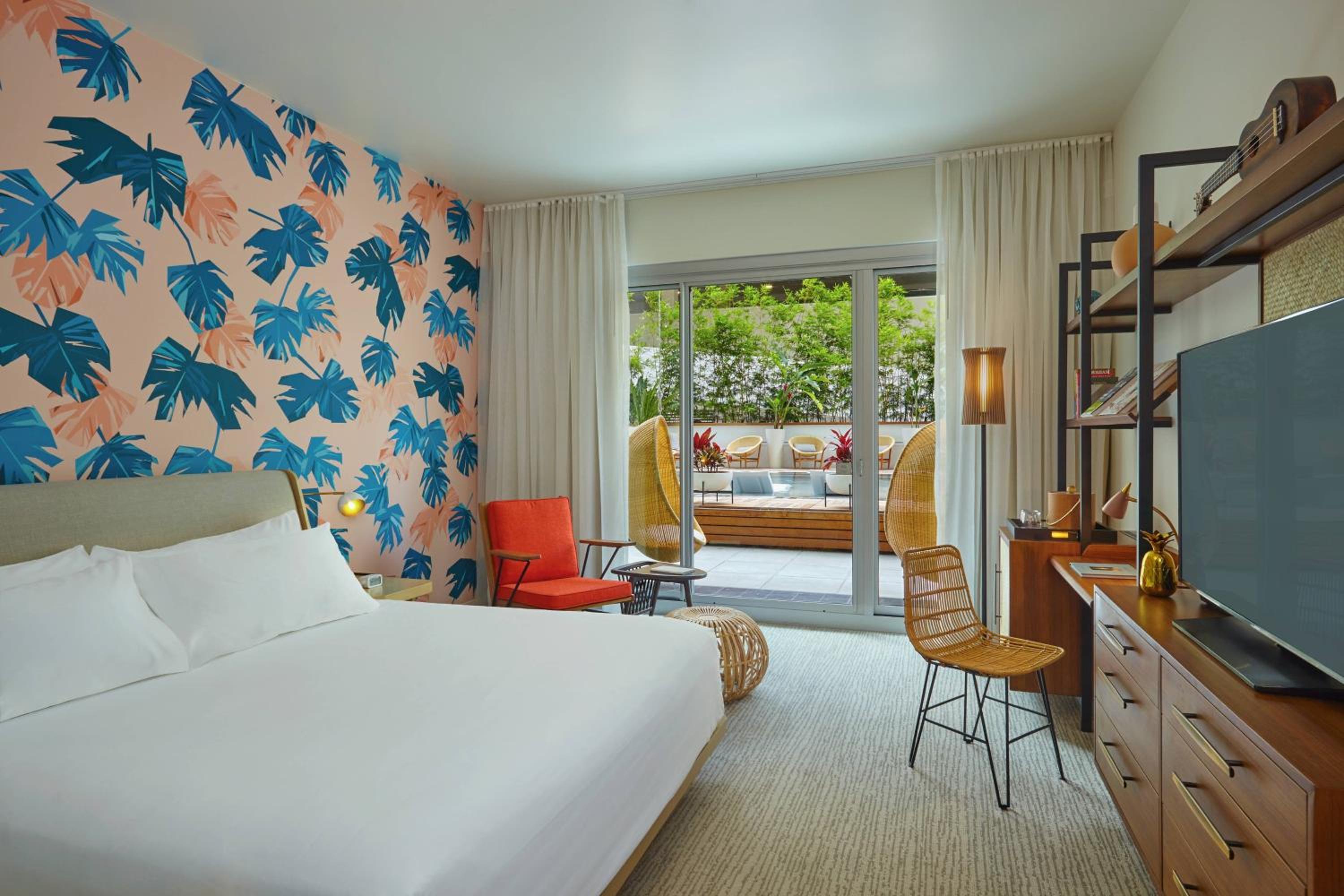Pool Cabana, King Bed, Pool Access