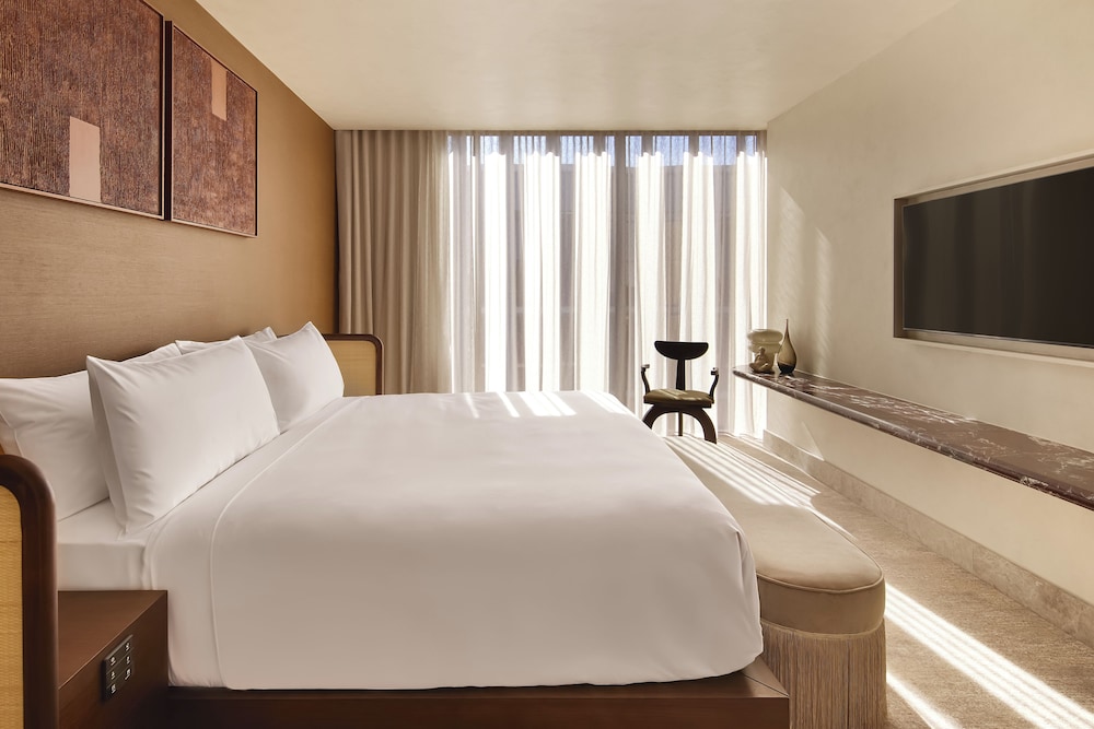 Mondrian Gold Coast 14/75