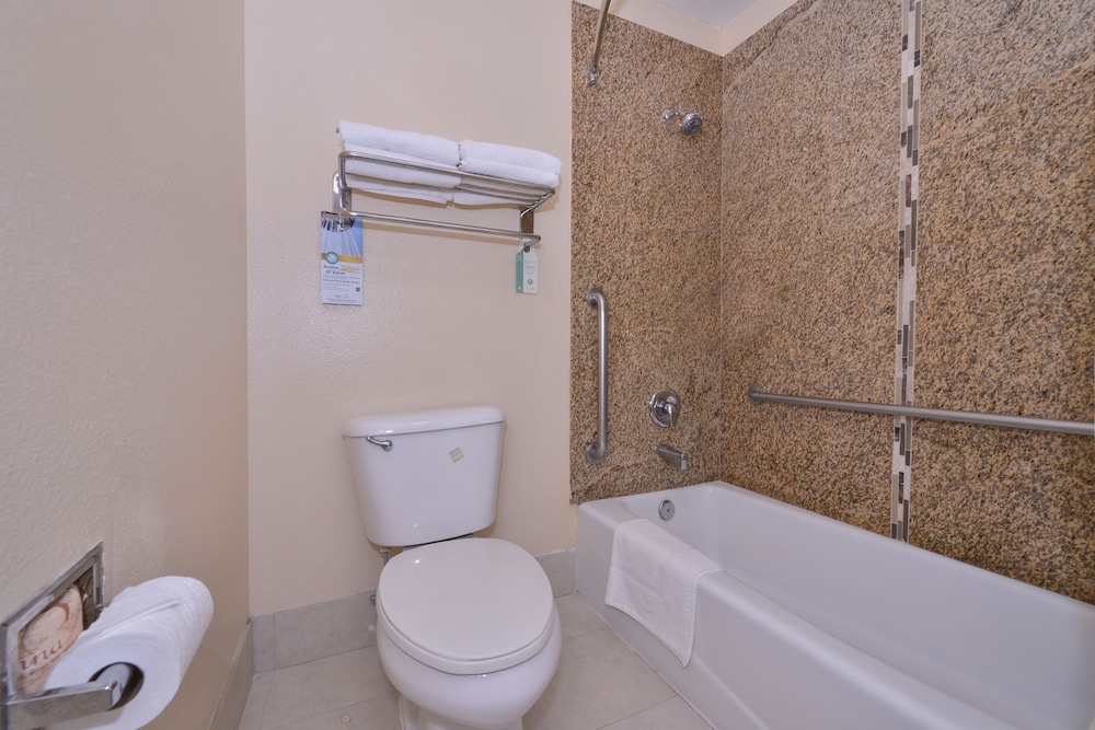 Quality Inn Lake Elsinore 25/51